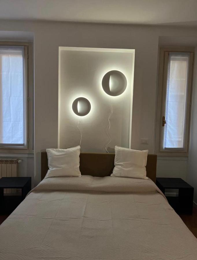 Casa Vercelli Delizioso Bilocale Moderno Nella Vecchia Milano Exterior photo